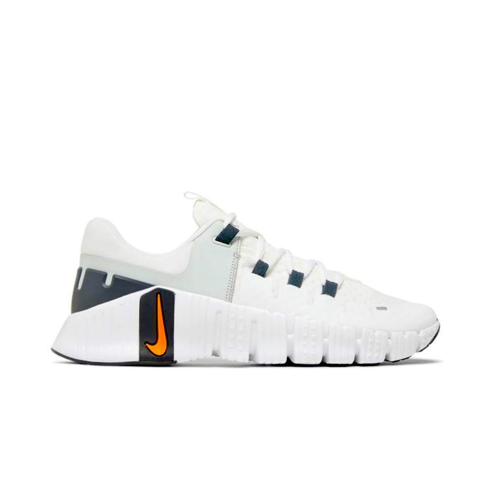 Nike Free Metcon 5 Shoes. Men’s size 8.5. Summit White/ Bright Mandarin